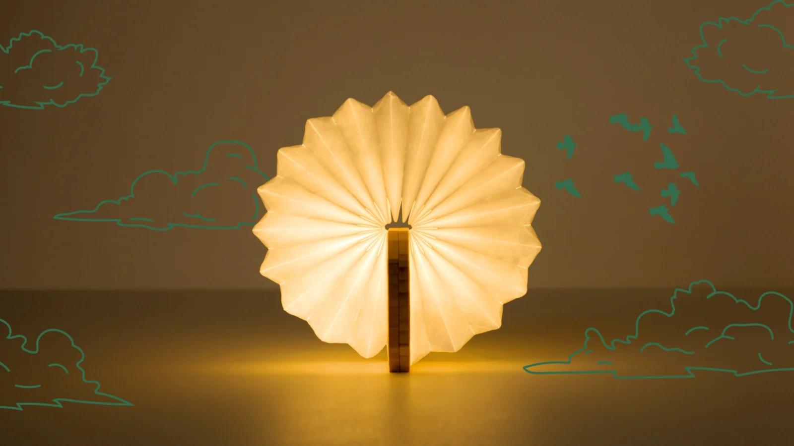 Illuminated accordion sun lamp in the finished Uncommon Goods animation.